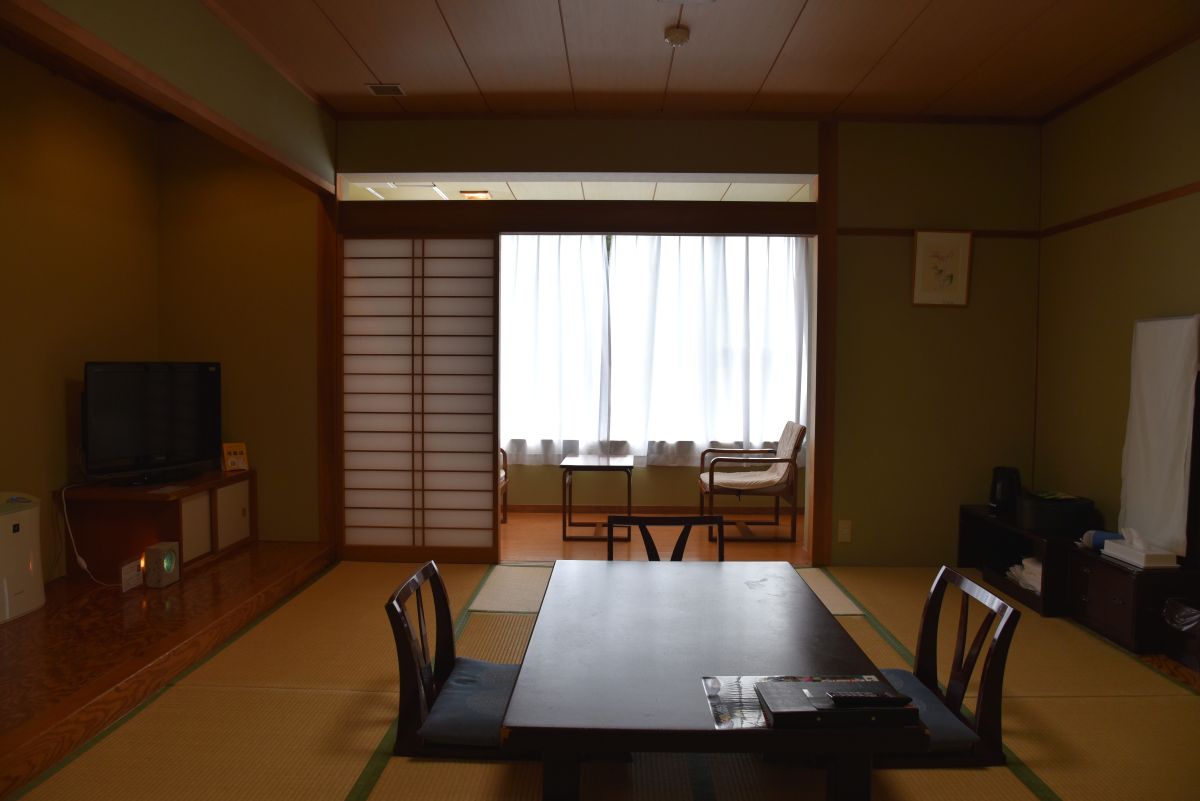 昔ながらの旅館に見られる『広縁』（ひろえん）