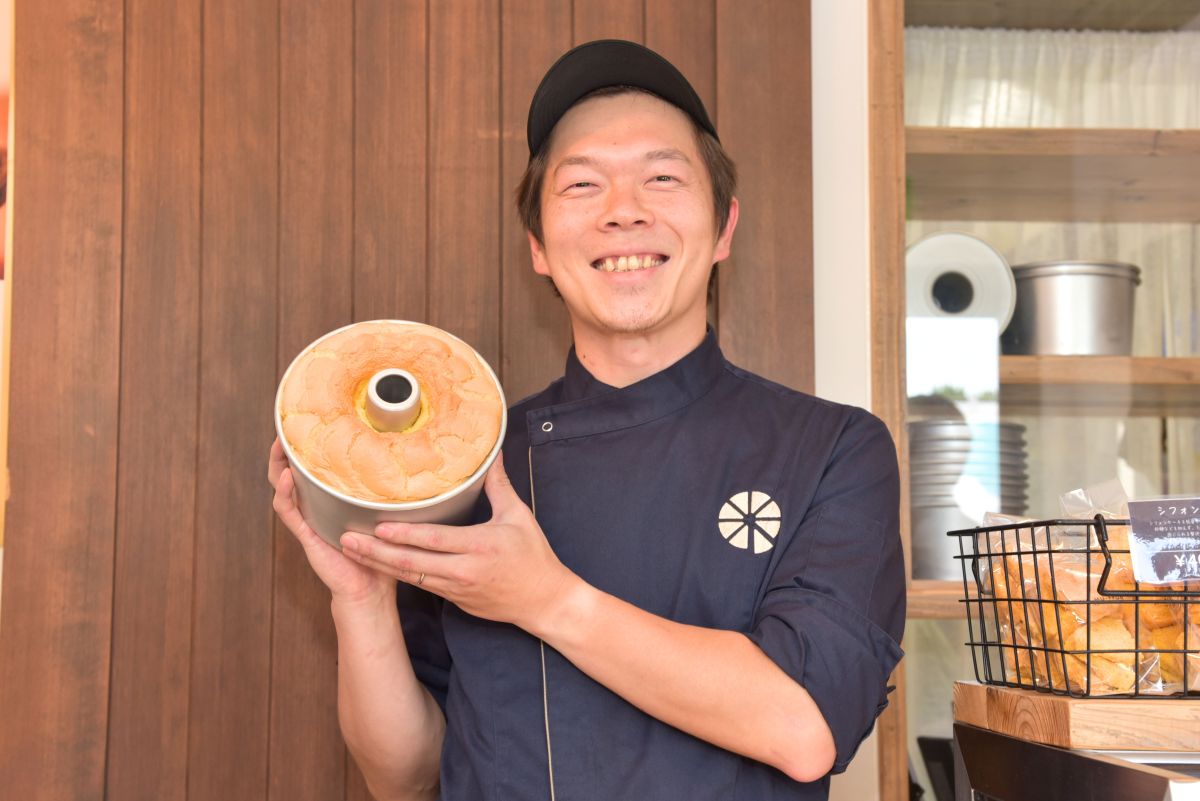 できたてのシフォンケーキ